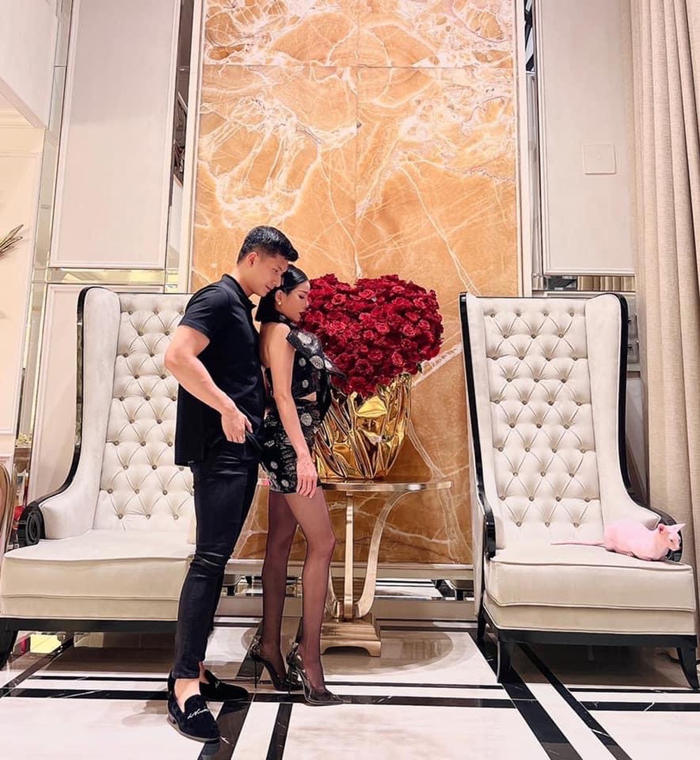 Biệt thự gần 600m2 của ca sĩ Lệ Quy&ecirc;n: Nội thất sang trọng xa hoa, từng g&acirc;y sốc khi tiết lộ 3,6 tỷ chỉ mua được cổng nh&agrave; - Ảnh 14.