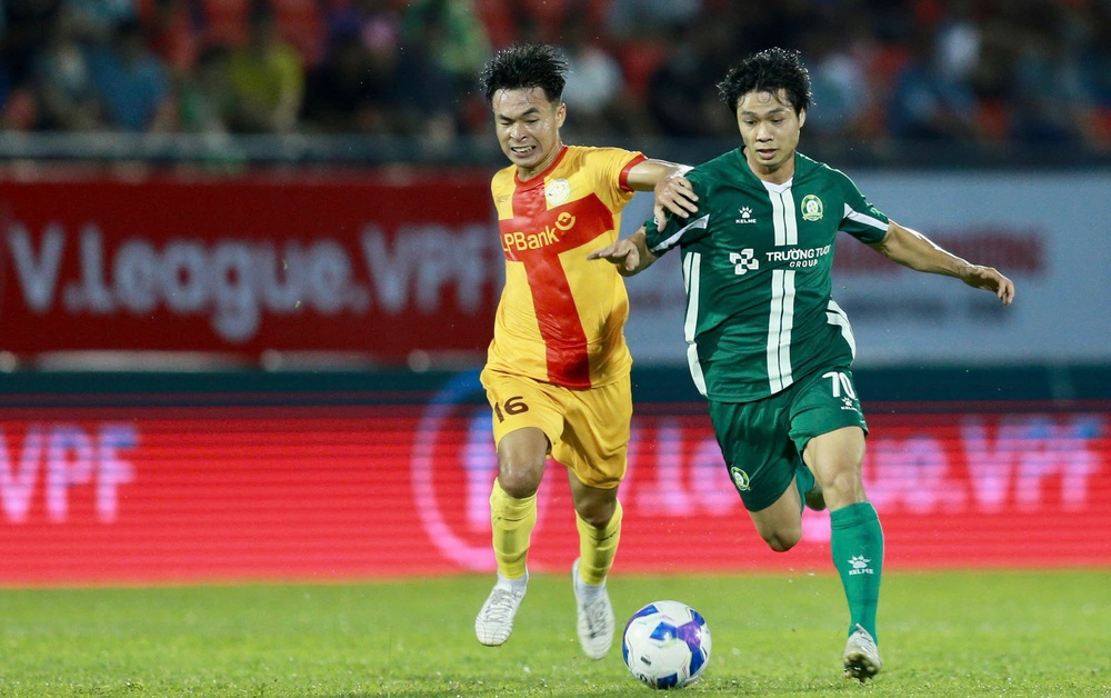 Công Phượng khiến SHB Đà Nẵng nhận bàn thua sớm ở trận play-off - Ảnh 2.