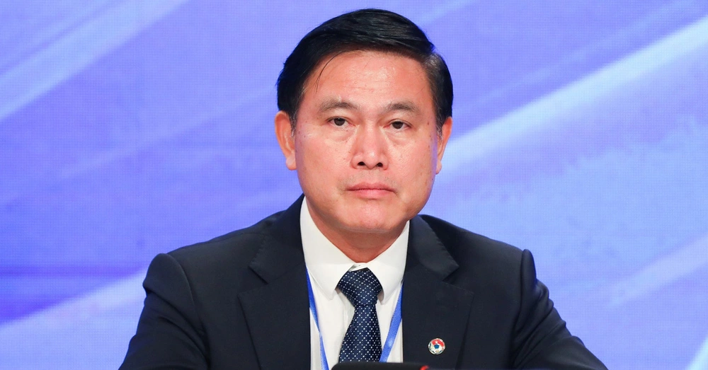 Phó Chủ tịch VFF nhắc nhở các cầu thủ U23 Việt Nam: 'Hãy sống bằng giá trị thật trên sân cỏ' - Ảnh 1. Phó Chủ tịch VFF nhắc nhở các cầu thủ U23 Việt Nam: 'Hãy sống bằng giá trị thật trên sân cỏ' - Ảnh 1.