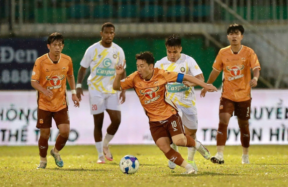Đội của Công Phượng học hỏi Ninh Bình, mạnh tay &quot;thay máu&quot; lực lượng vì V-League   - Ảnh 2.
