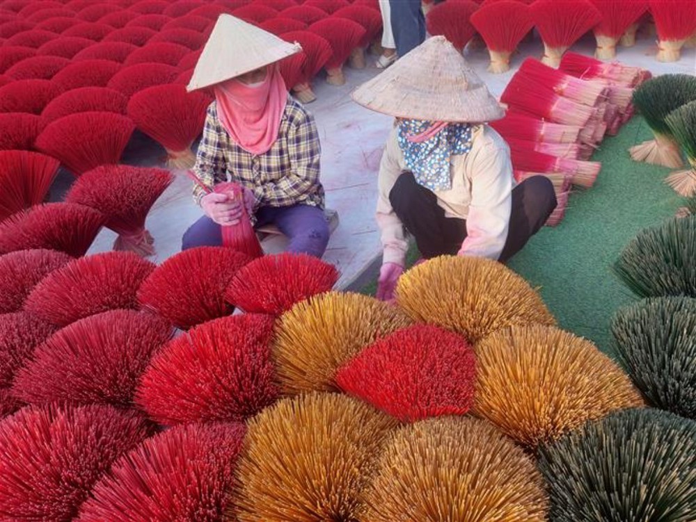 Độc đáo nghề tăm hương Quảng Phú Cầu - Ảnh 1. Độc đáo nghề tăm hương Quảng Phú Cầu - Ảnh 1.