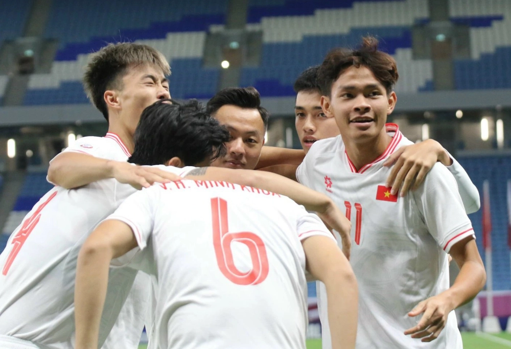 HLV Kim Sang Sik &quot;mài ngọc thô&quot; cho mục tiêu HCV SEA Games ở Thái Lan - Ảnh 1.