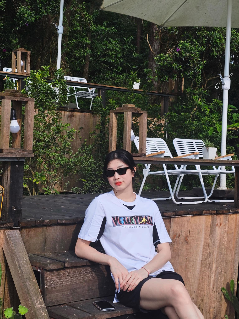 Phụ công Phạm Thị Hiền trông cực "ngầu"