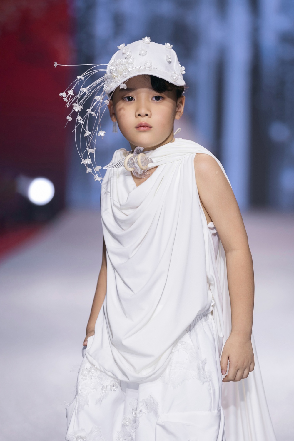 Model Tuấn Khải “đắt show” tại Gala Chào Xuân 2025 - Ảnh 3.