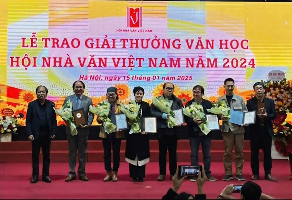 Giải thưởng Hội Nhà văn Việt Nam 2024: Thơ &quot;lên ngôi&quot;, văn học dịch tiếp tục bỏ trống - Ảnh 1.