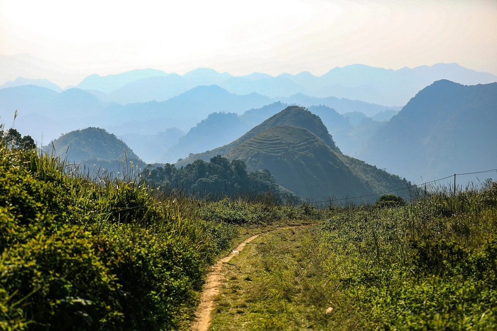 Vẻ đẹp hoang sơ của hồ Sam Tang, Hòa Bình - Ảnh 1.