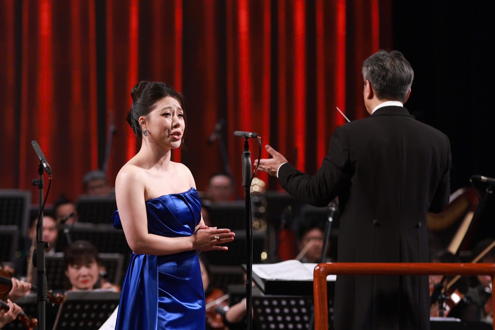 Hà Nội Concert – Hòa nhạc năm mới 2025: Dấu ấn của soprano Bảo Yến với aria &quot;Quel guardo il cavaliere&quot; - Ảnh 4.