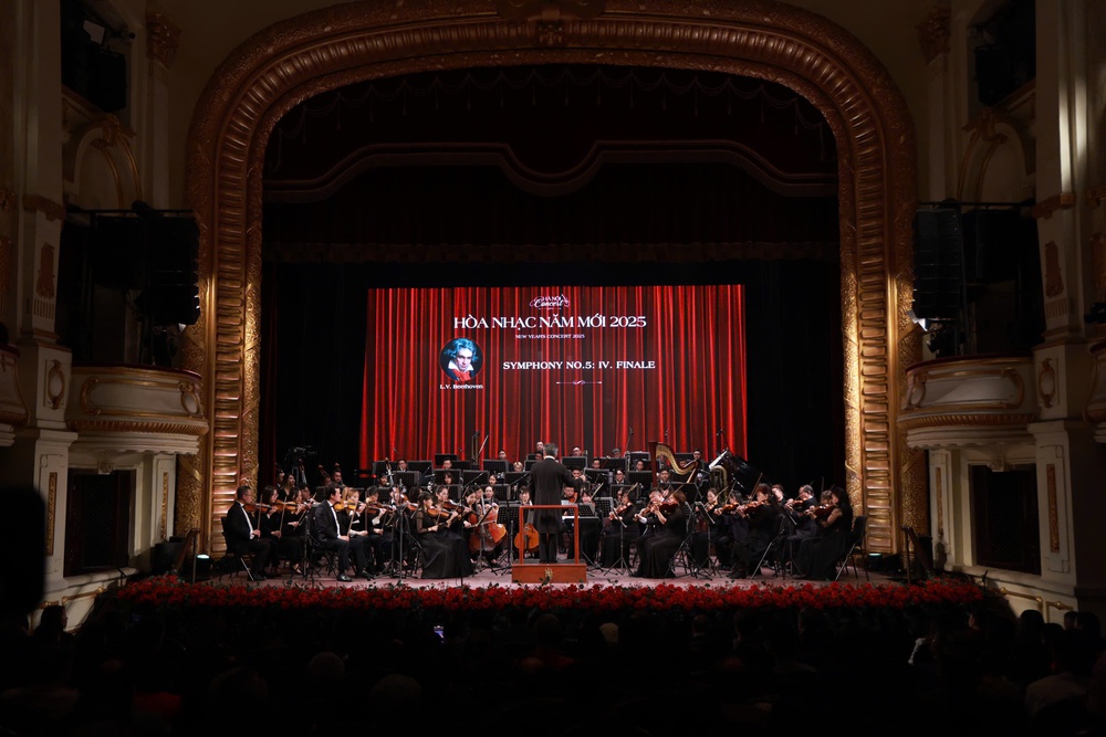 Hà Nội Concert – Hòa nhạc năm mới 2025: Dấu ấn của soprano Bảo Yến với aria &quot;Quel guardo il cavaliere&quot; - Ảnh 3.