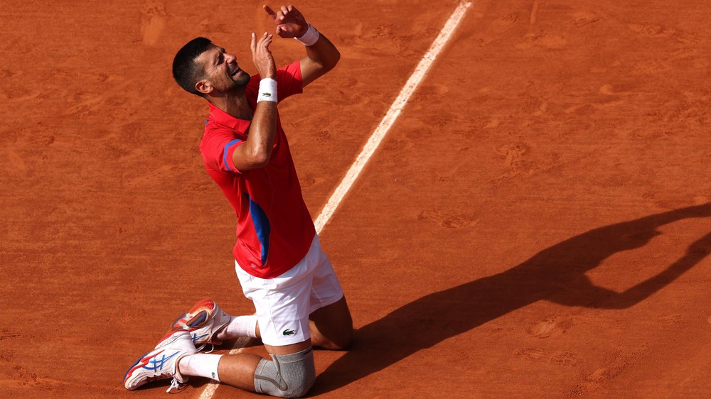 Djokovic &quot;cô đơn&quot; trong thế giới quần vợt (báo tết) - Ảnh 1.