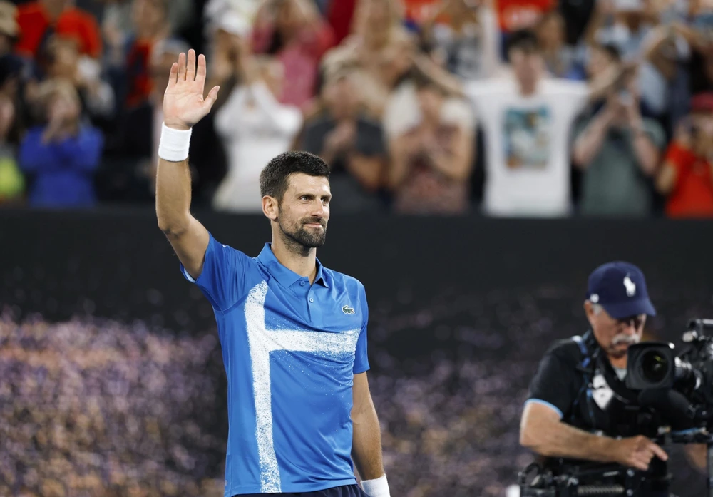 Djokovic ngược dòng ngoạn mục trước Alcaraz để lần thứ 12 vào bán kết Úc mở rộng - Ảnh 1.