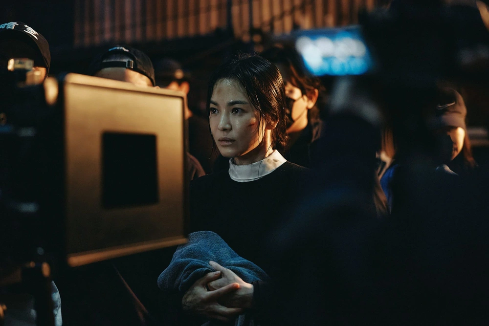 Song Hye Kyo lập kỷ lục điện ảnh sau 5 năm với &quot;Dark Nuns&quot; - Ảnh 3.