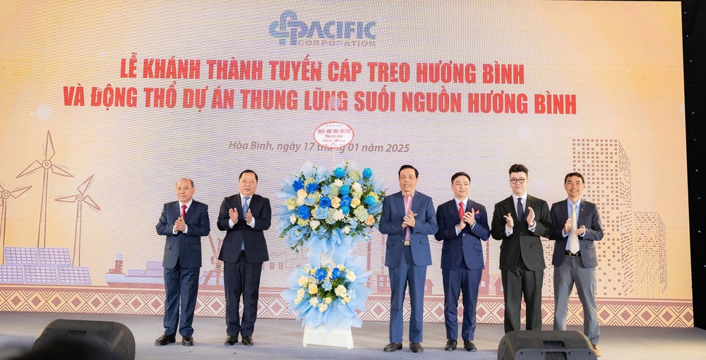 Khánh thành tuyến cáp treo Hương Bình nối chùa Tiên (Hoà Bình) với chùa Hương - Ảnh 1.