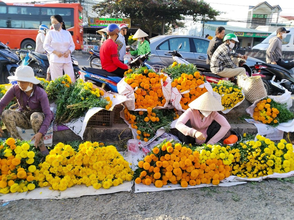 Chợ Tết Miền Tây: Nơi Giao Thoa Văn Hóa và Hương Vị Xuân - Ảnh 2.