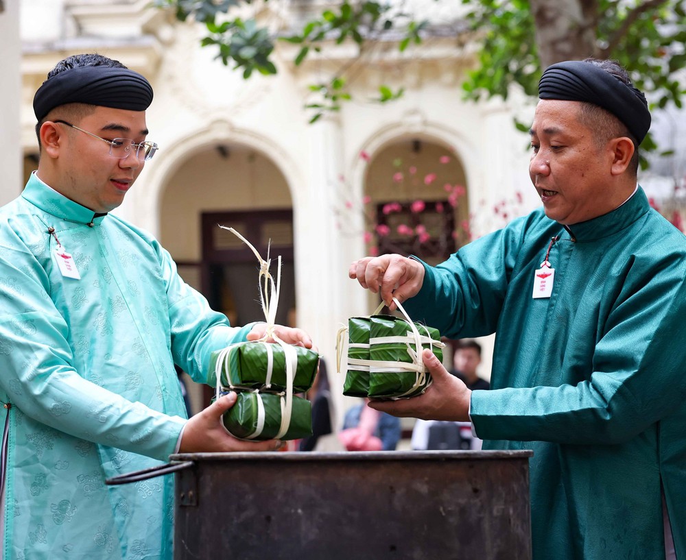 Gói bánh chưng đón Tết theo cách của người Hà Nội xưa - Ảnh 4.