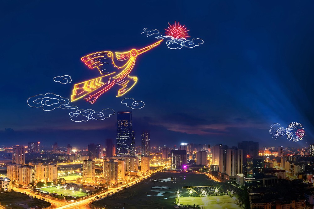 Hà Nội hủy trình diễn drone hỏa thuật trong chương trình đón Giao thừa - Ảnh 1.