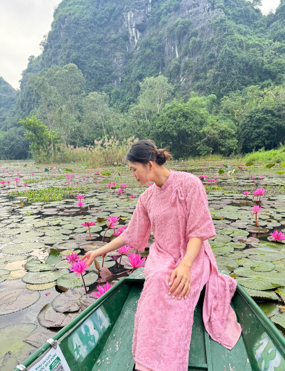 Ngọc nữ bóng chuyền 10X Việt Nam du xuân Ất Tỵ và bất ngờ tiết lộ thời điểm kết hôn với bạn trai ‘nam thần’ - Ảnh 3.