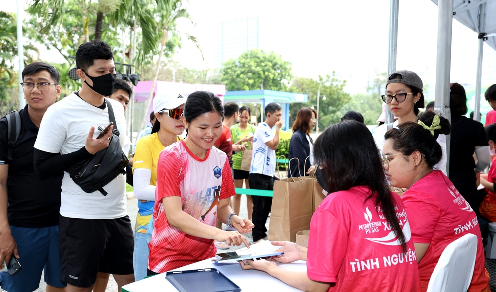 Giải chạy &quot;Hành trình năng lượng xanh&quot; diễn ra tại TP. HCM - Ảnh 1.