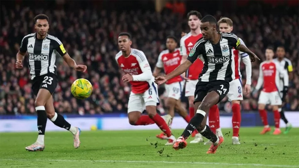 Thua cách biệt Newcastle ngay ở Emirates, Arsenal có nguy cơ bị loại khỏi Cúp Liên đoàn Anh - Ảnh 1.