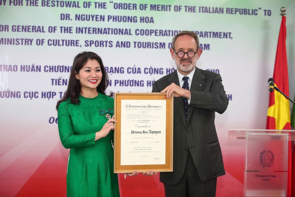 TS. Nguyễn Phương Hòa được trao Huân chương Công trạng của Cộng hòa Italia - Ảnh 2.