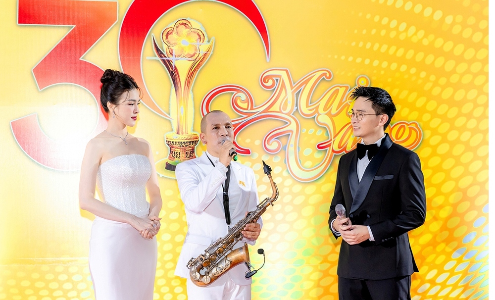 Saxophone Minh Tâm Bùi mở màn lễ trao giải Mai Vàng lần thứ 30 - Ảnh 3.