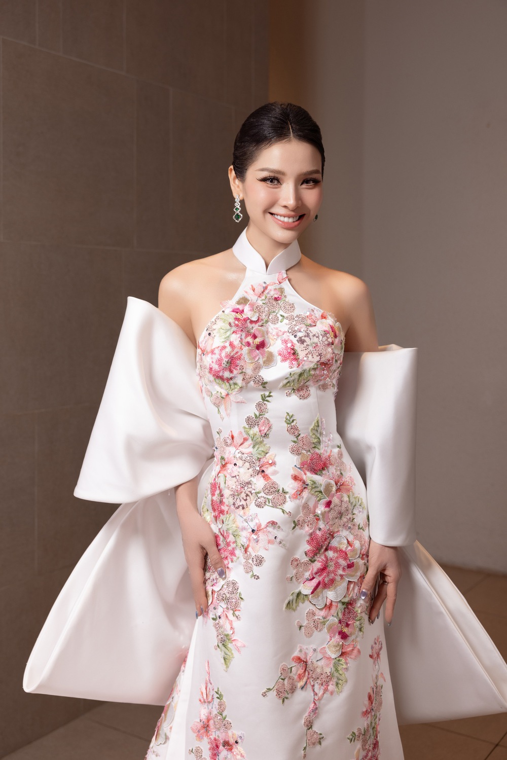 Phương Trinh Jolie sải bước catwalk, khoe dáng chuẩn sau sinh con thứ 3  - Ảnh 4.