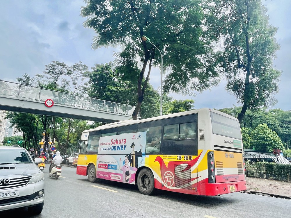 Hà Nội: Sau mưa lớn, cuộc sống ở Linh Đàm nhanh chóng trở lại bình thường - Ảnh 2.