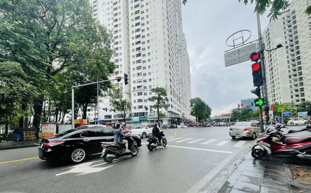 Hà Nội: Sau mưa lớn, cuộc sống ở Linh Đàm nhanh chóng trở lại bình thường - Ảnh 1.