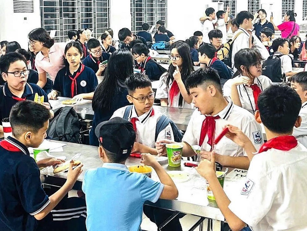 Mưa ngập sau bão số 10: Trường học linh hoạt học tập, đảm bảo an toàn cho học sinh - Ảnh 5.