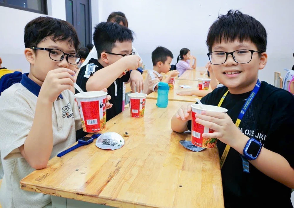 Mưa ngập sau bão số 10: Trường học linh hoạt học tập, đảm bảo an toàn cho học sinh - Ảnh 3.