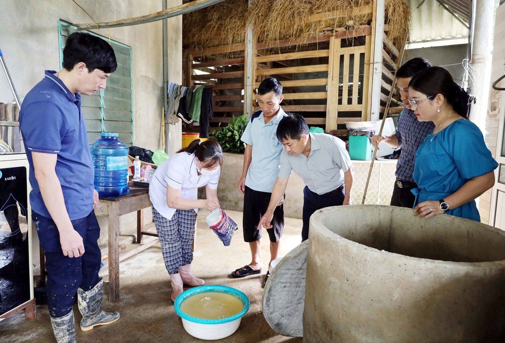 Hà Tĩnh xử lý môi trường, phòng chống dịch bệnh sau mưa bão số 10 - Ảnh 2.