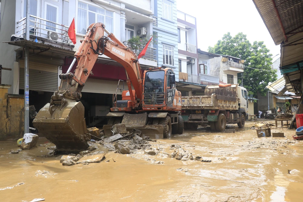 Nước rút, người dân Lào Cai tất bật dọn dẹp nhà cửa, đường phố - Ảnh 23.