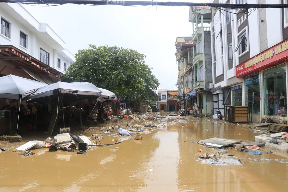 Nước rút, người dân Lào Cai tất bật dọn dẹp nhà cửa, đường phố - Ảnh 16.