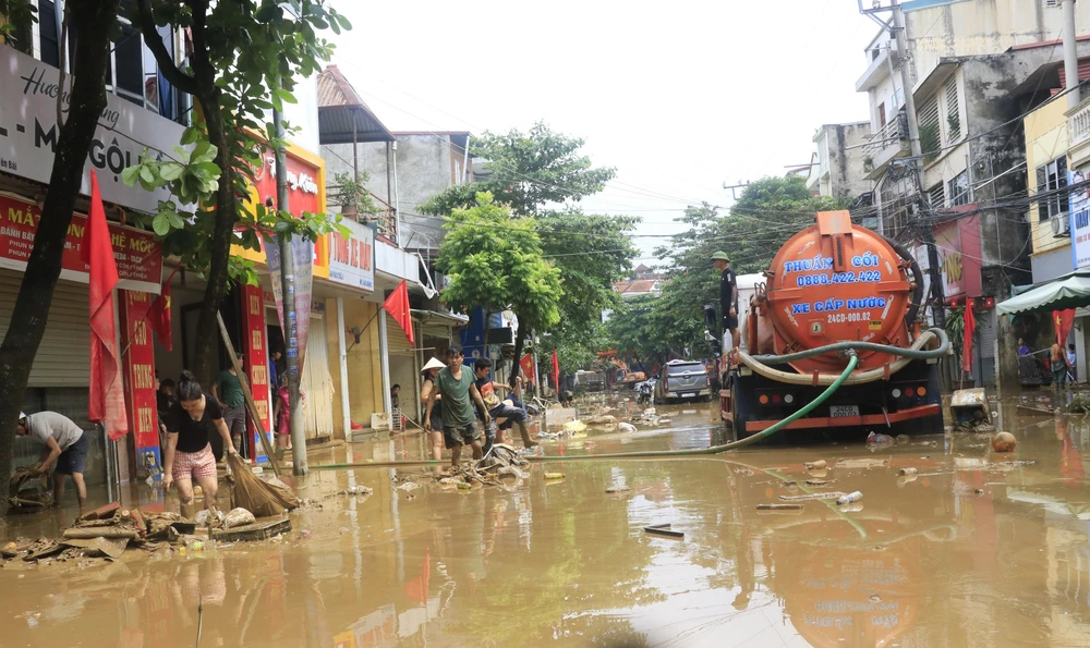 Nước rút, người dân Lào Cai tất bật dọn dẹp nhà cửa, đường phố - Ảnh 21.