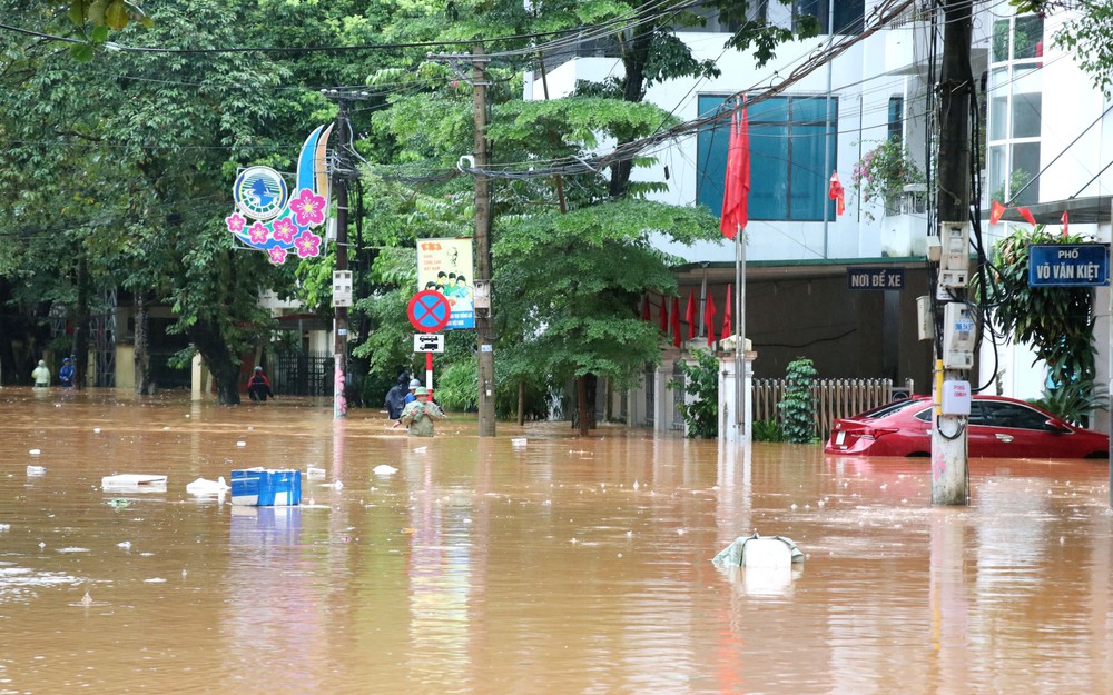 Nước sông Lô (Tuyên Quang) dâng kỷ lục, gây ngập lụt trên diện rộng - Ảnh 5.