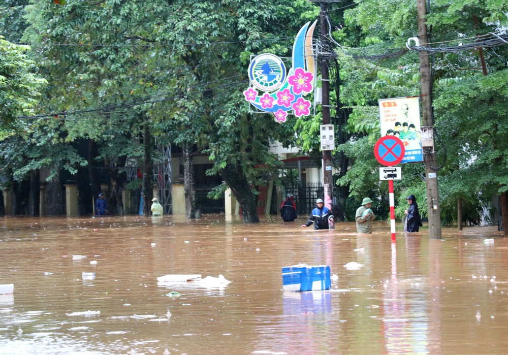 Nước sông Lô (Tuyên Quang) dâng kỷ lục, gây ngập lụt trên diện rộng - Ảnh 3.