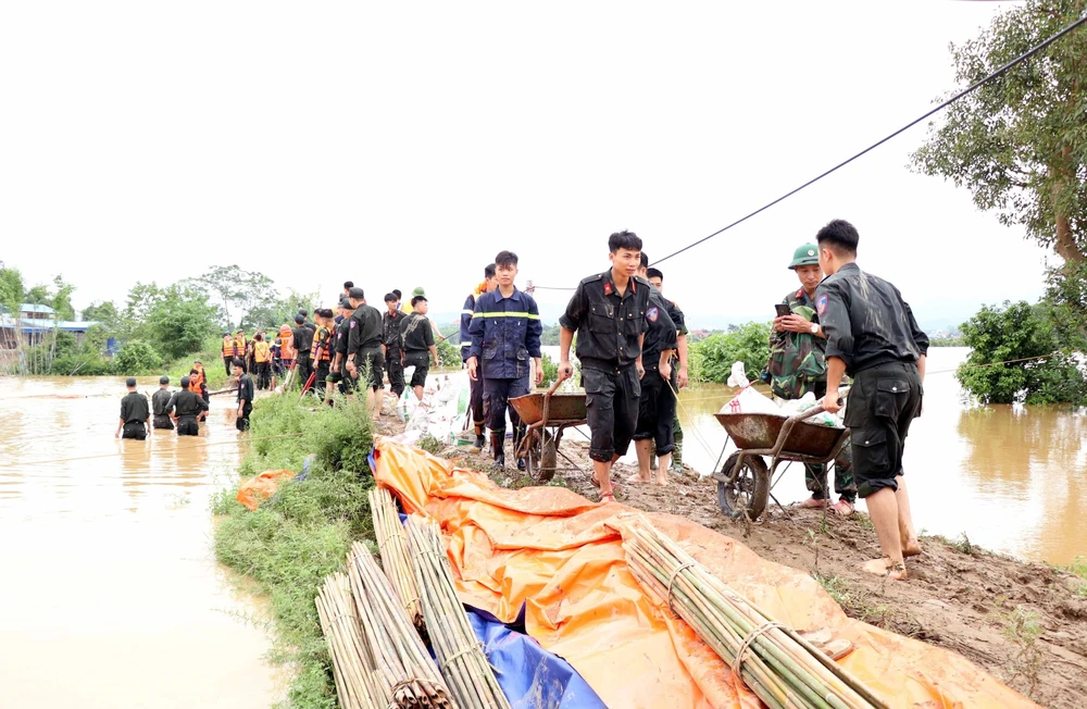 Vỡ đê bối sông Cầu tại Thái Nguyên, các lực lượng khẩn trương khắc phục - Ảnh 5.