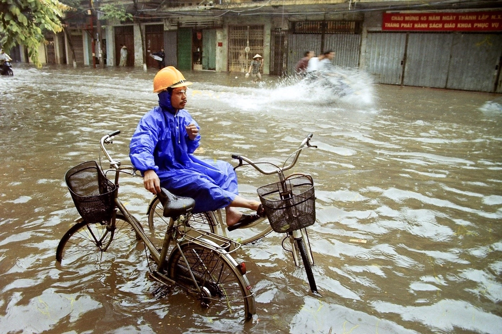 Cuộc sống sau ống kính: Quê tôi sống chung với lụt - Ảnh 1.