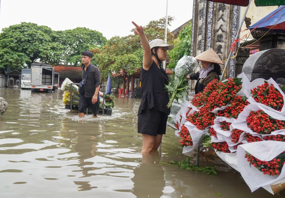 Cuộc sống sau ống kính: Quê tôi sống chung với lụt - Ảnh 6.