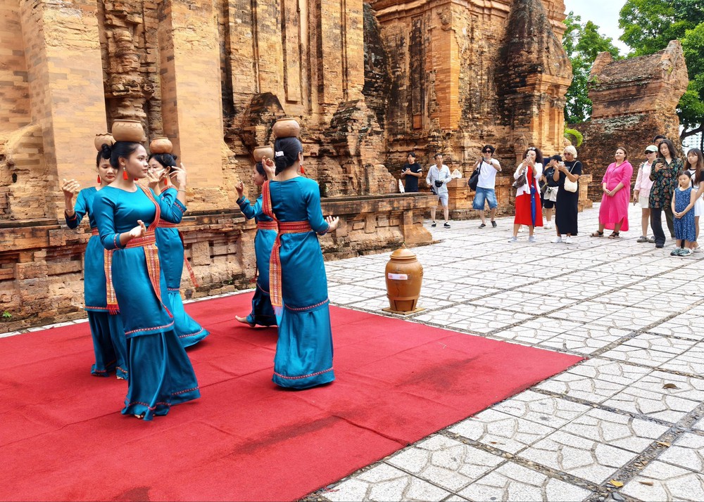Khánh Hòa tăng trải nghiệm cho du khách với số hóa di sản văn hóa - Ảnh 2. Khánh Hòa tăng trải nghiệm cho du khách với số hóa di sản văn hóa - Ảnh 2.