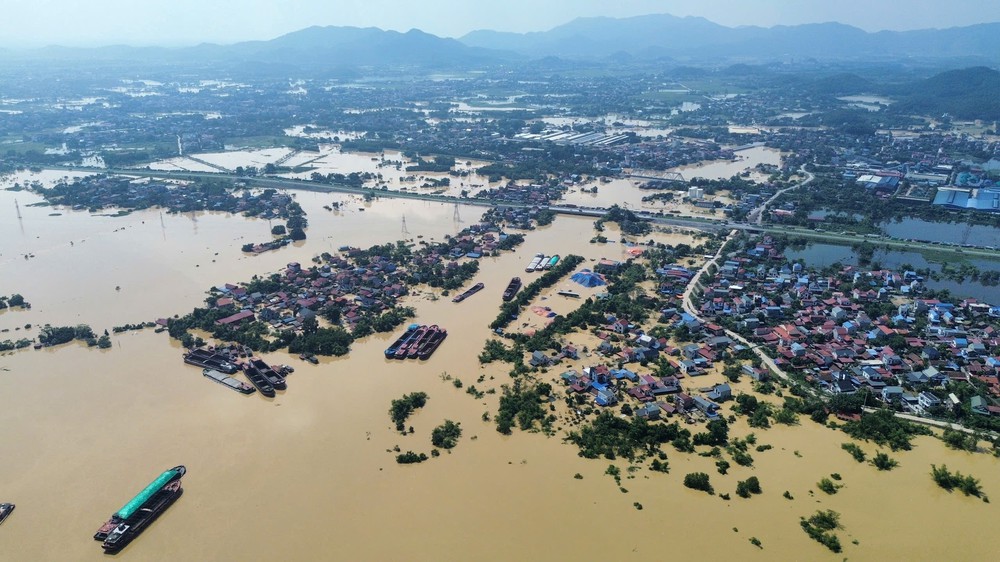 Nhiều làng mạc Bắc Ninh vẫn chìm trong biển nước - Ảnh 1.