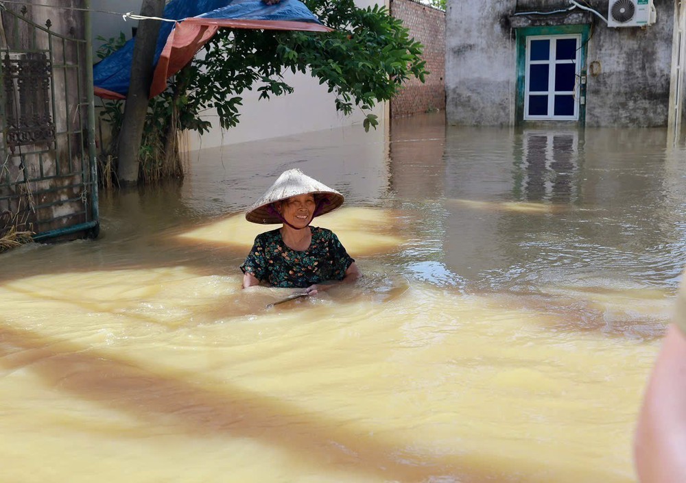 Nhiều làng mạc Bắc Ninh vẫn chìm trong biển nước - Ảnh 6.