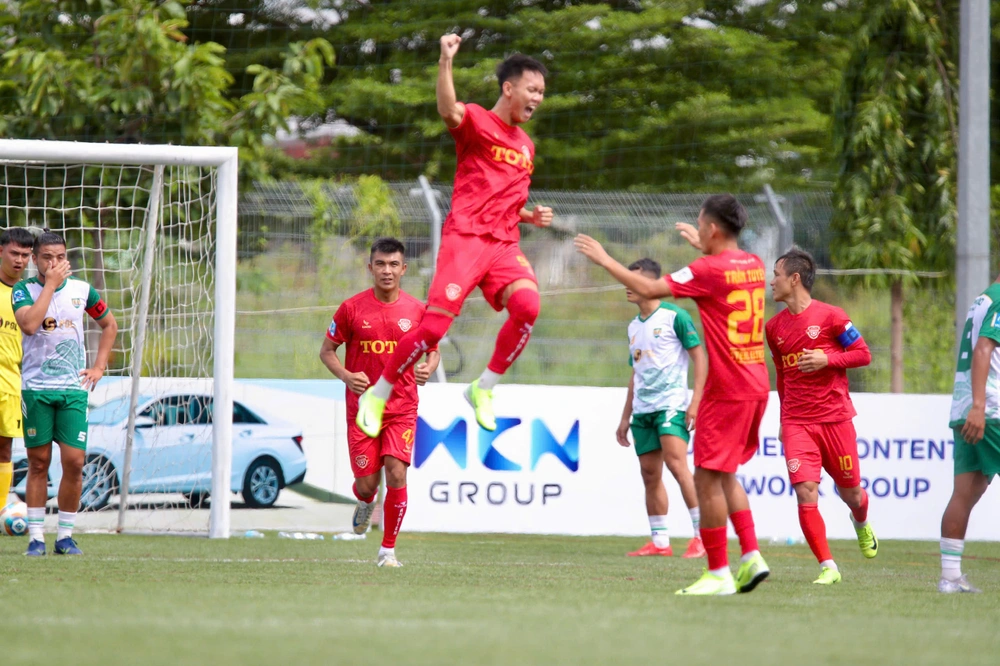 Sân cỏ miền Nam sôi động khai hội Cúp bóng đá 7 người quốc gia 2025 - Ảnh 3.