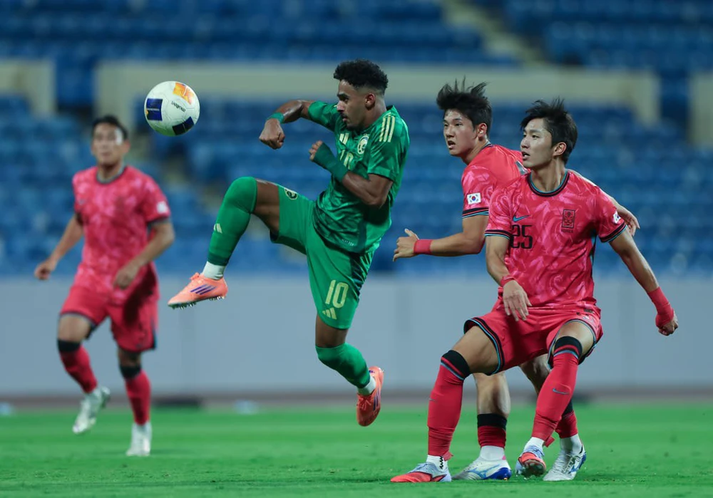 Đội cùng bảng tuyển trẻ Việt Nam ở giải châu Á vừa thắng Hàn Quốc 4-0 đầy ấn tượng - Ảnh 1.