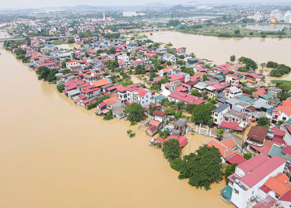 Thời tiết ngày 12/10: Lũ trên sông Thương (Bắc Ninh) vẫn trên báo động 3 - Ảnh 1.