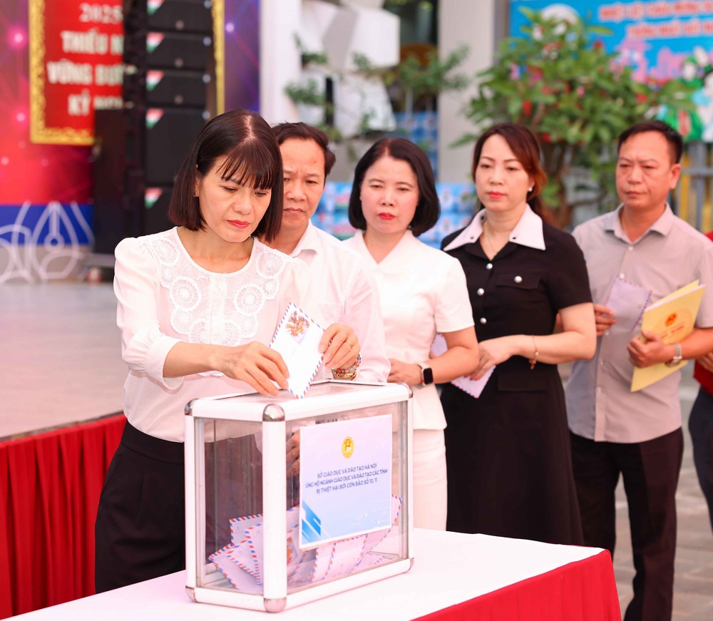 Hơn 907 tỷ đồng đăng ký ủng hộ đồng bào gặp thiên tai, bão lũ - Ảnh 1.