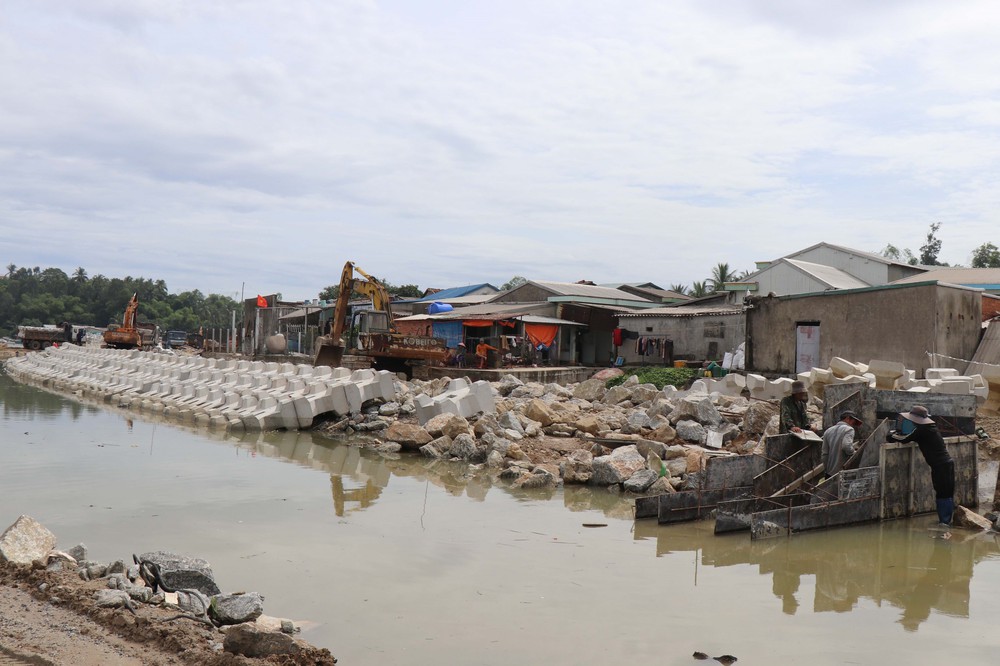 Bảo vệ dải lụa bờ biển miền Trung (Bài 1): Lập “phòng tuyến” giữ bờ biển - Ảnh 4.