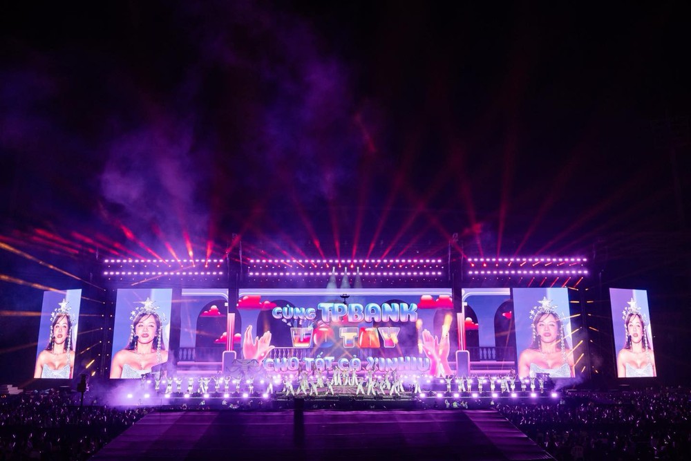 Concert 'Em xinh say hi' lan tỏa yêu thương, hưởng về đồng bào vùng lũ - Ảnh 1.