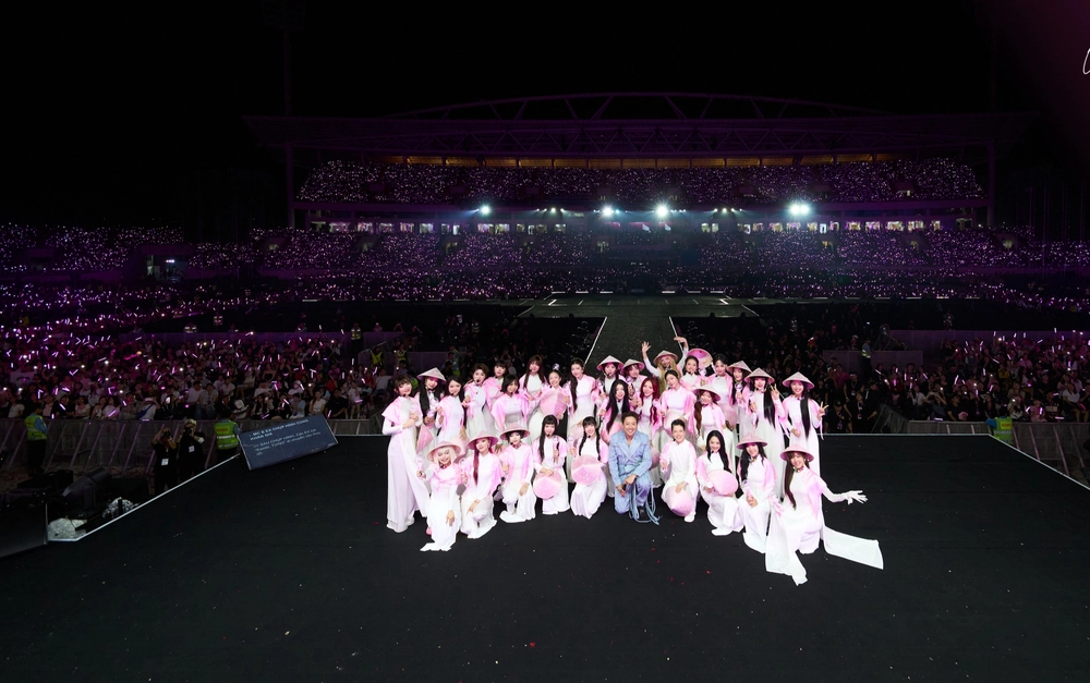 Concert 'Em xinh say hi' lan tỏa yêu thương, hưởng về đồng bào vùng lũ - Ảnh 14.