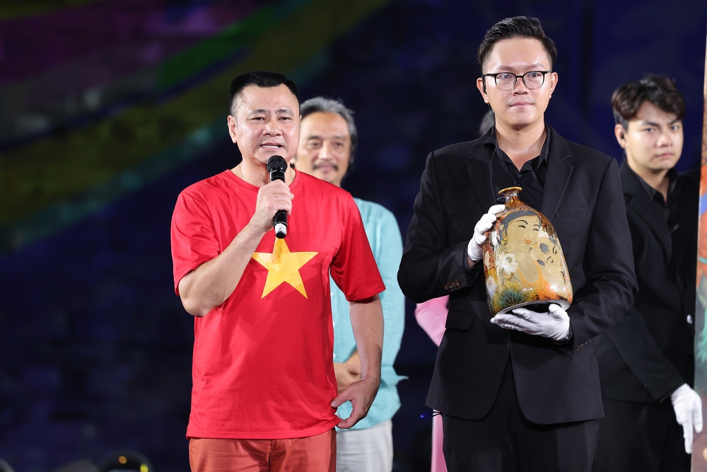 Quyên góp 2,5 tỷ đồng ủng hộ đồng bào vùng lũ tại Lễ hội Văn hoá Thế giới tại Hà Nội - Ảnh 12.