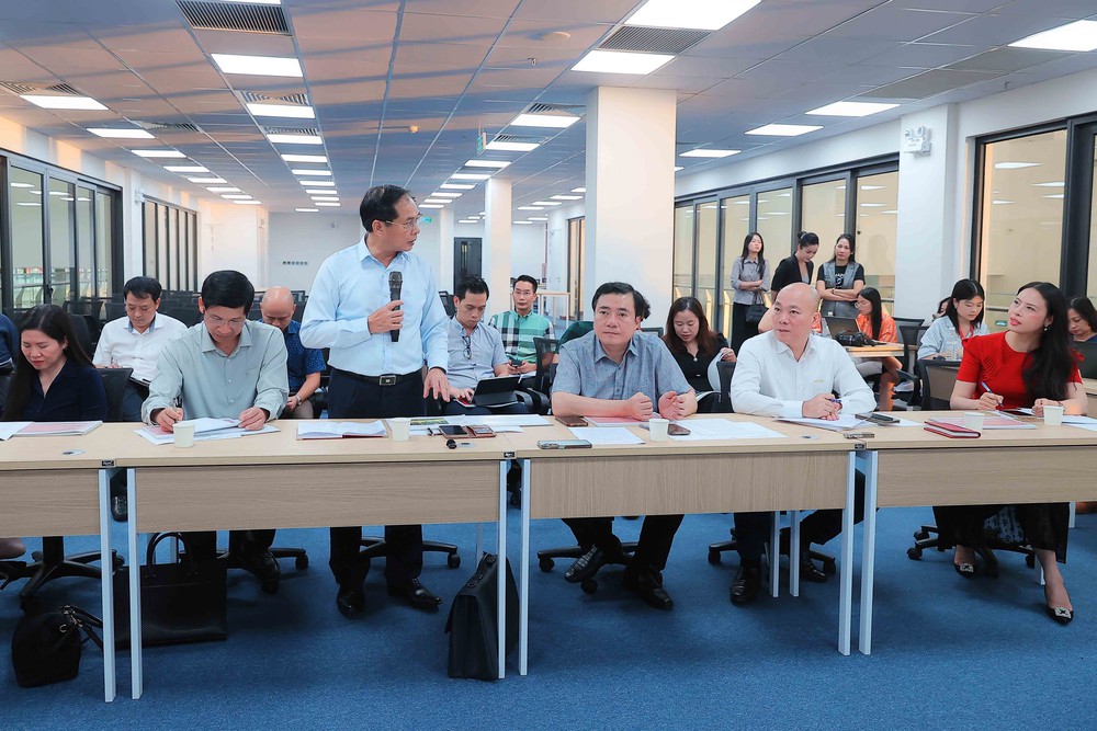 Phó Thủ tướng Bùi Thanh Sơn họp công tác chuẩn bị tổ chức Hội chợ Mùa Thu 2025 - Ảnh 2.